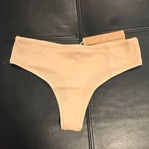 Skims Fits Everybody Thong Color-Clay. SZ-L. NWT